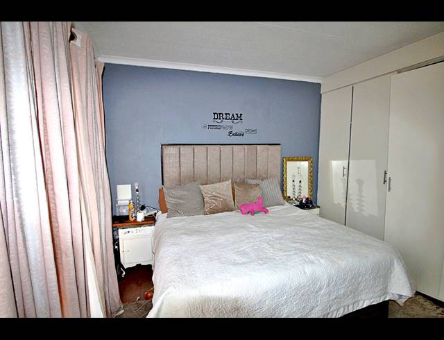 2 BEDROOM TOWNHOUSE FOR SALE IN EDLEEN